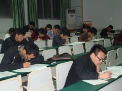 <b>我校举行“青年教师成长沙龙”业务学习会</b>